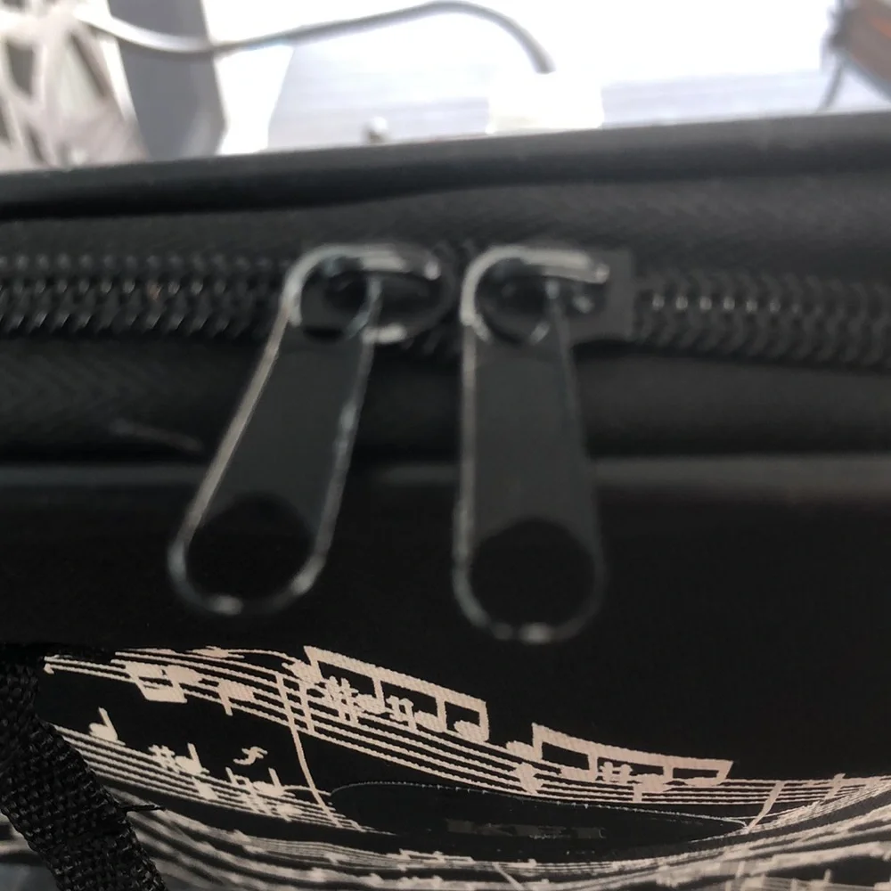 MUSICIANS LAPTOP CARRY CASE • ZIP AROUND STYLE • VINYL • 16” x 12”